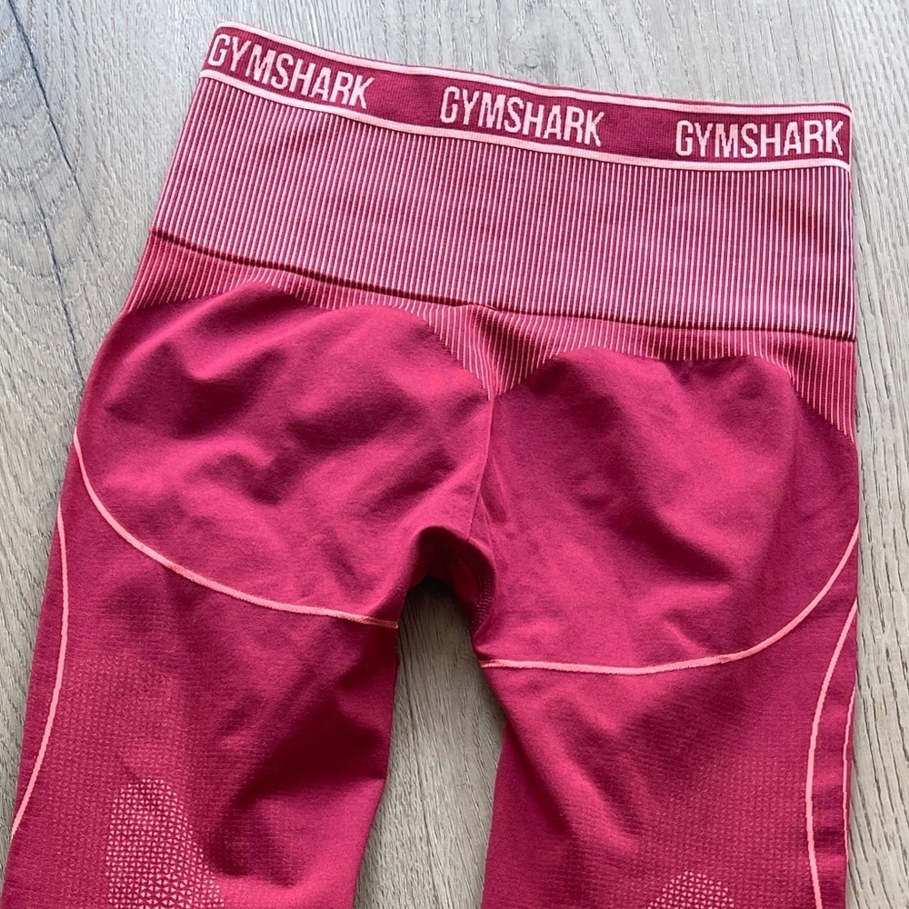 GYM SHARK BOOTY BOOSTING HIGH WAISTED
LEGGINGS-ORANGE/RED Size S